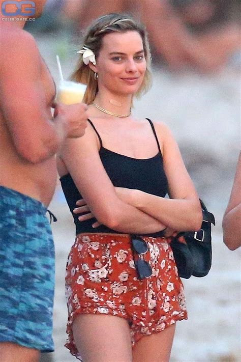 margot robbie in bikini|Margot Robbie strips down to her bikini for wild 4th of July ...